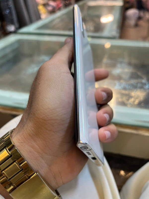 Note 10 plus 5G . 12gb 256gb 9