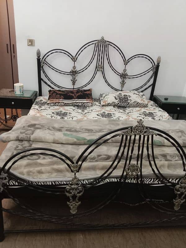 Bed set for sale 0