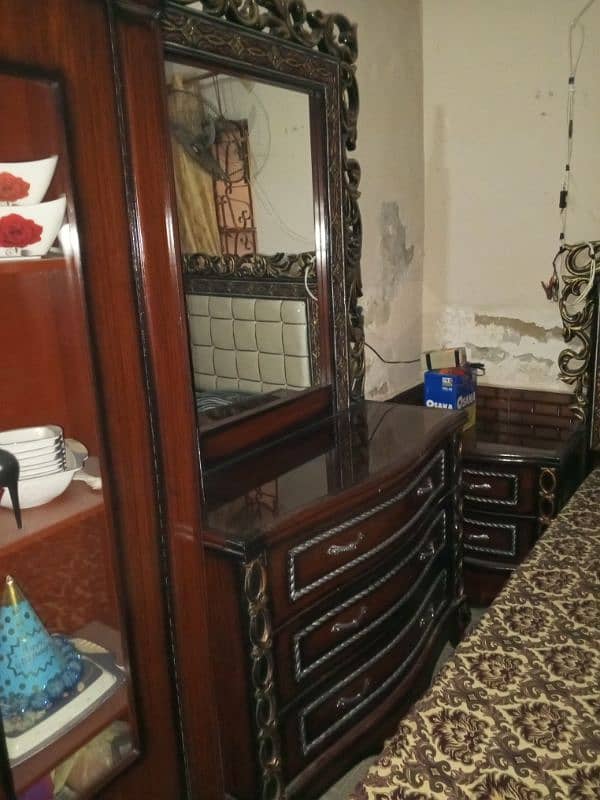 Bed, Almari, dressing table, divider new condition 2