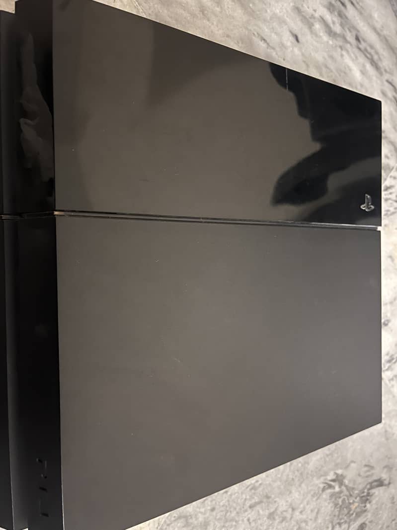 PS4 perfect condition with (Elden ring,sekiro and Bloodborne) all dlc 2