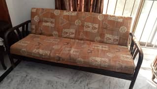 5 seatr wooden sofa urgent sell