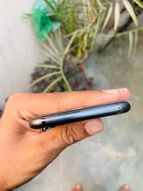 Apple iphone X 64 gb PTA approved 4