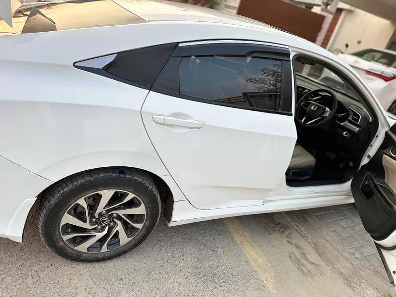 Honda Civic Oriel 2018 Red Meter 10