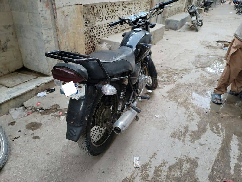 SUZUKI GS 150 2013 4