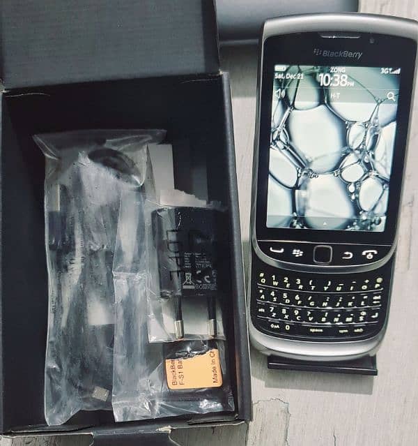 Blackberry Torch 9810 Official PTA 5