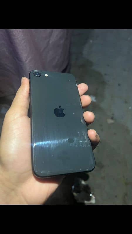 iphone SE 2020  30k.  ( 03216930559) 2