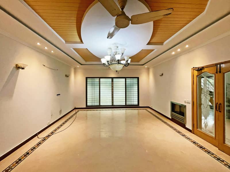 Cantt Properties offer 1 kanal corner house availabel for rent in DHA phase 3 6