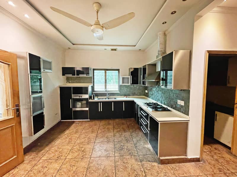 Cantt Properties offer 1 kanal corner house availabel for rent in DHA phase 3 8