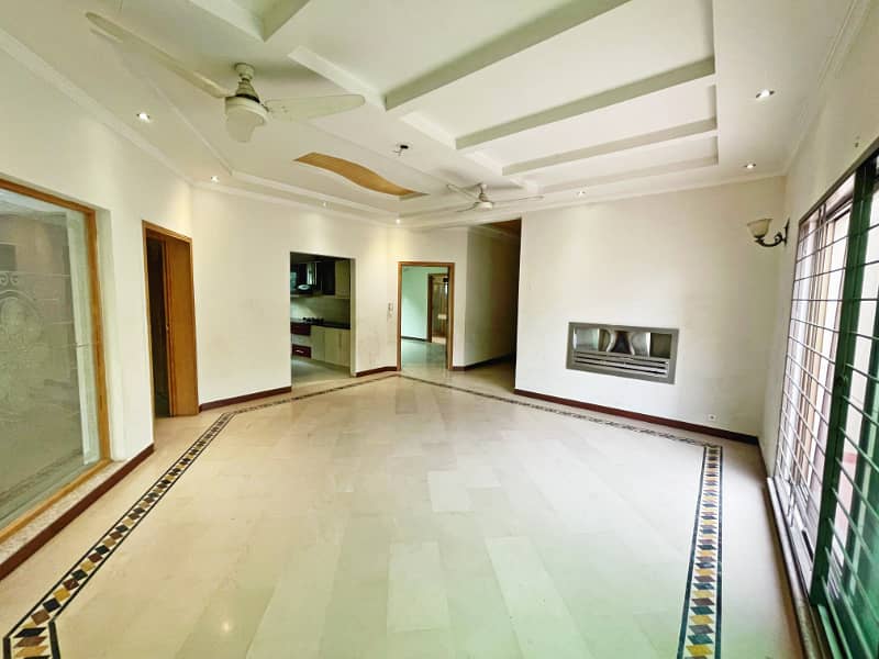 Cantt Properties offer 1 kanal corner house availabel for rent in DHA phase 3 19