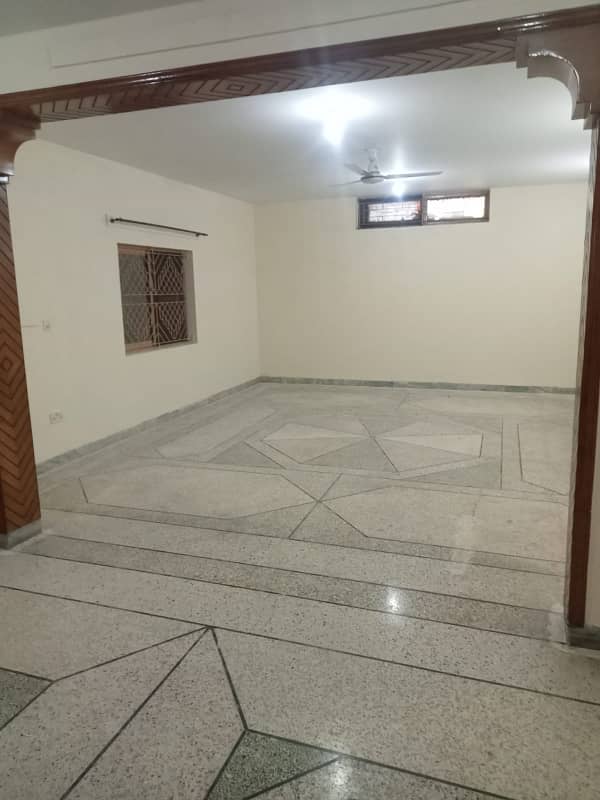 G-11 Real Pics 600 sq. yards basement s/gate on ibne sina road 1