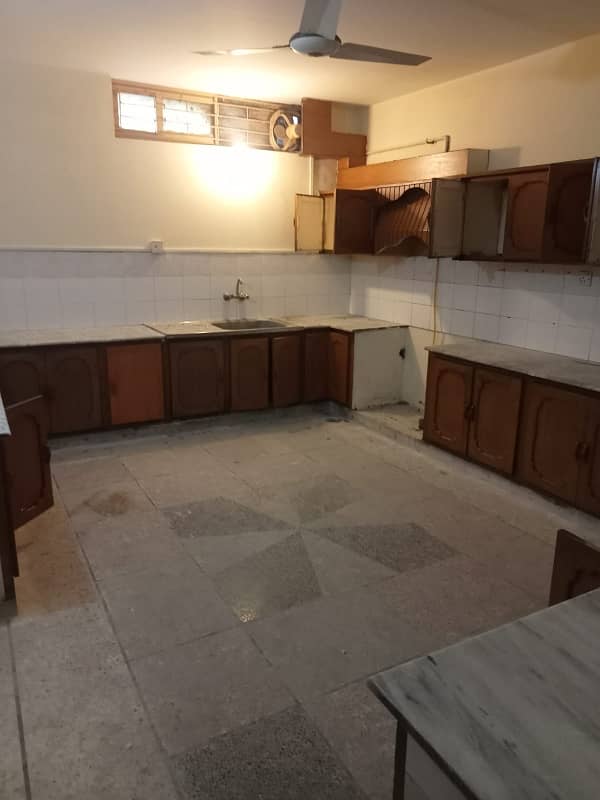 G-11 Real Pics 600 sq. yards basement s/gate on ibne sina road 4