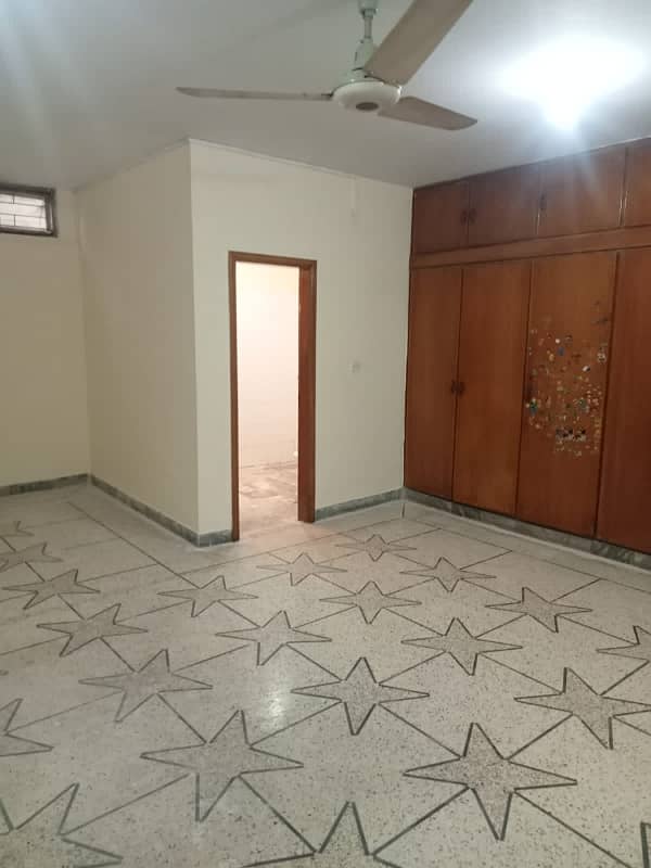 G-11 Real Pics 600 sq. yards basement s/gate on ibne sina road 5