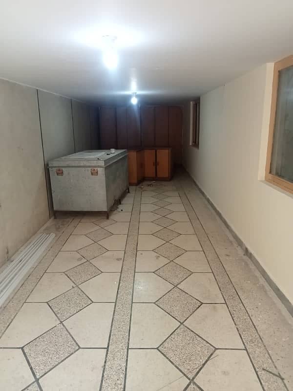 G-11 Real Pics 600 sq. yards basement s/gate on ibne sina road 8