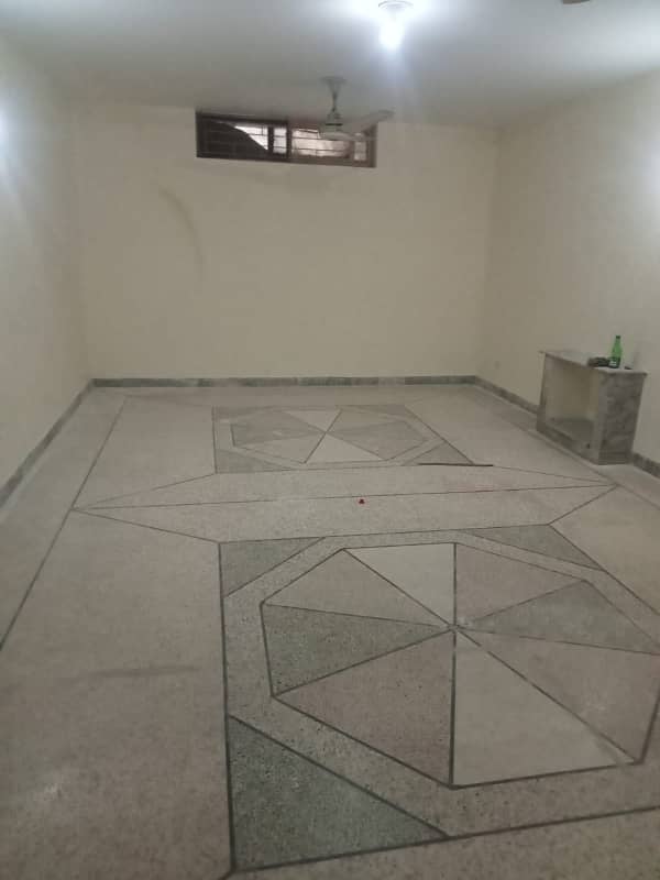 G-11 Real Pics 600 sq. yards basement s/gate on ibne sina road 9