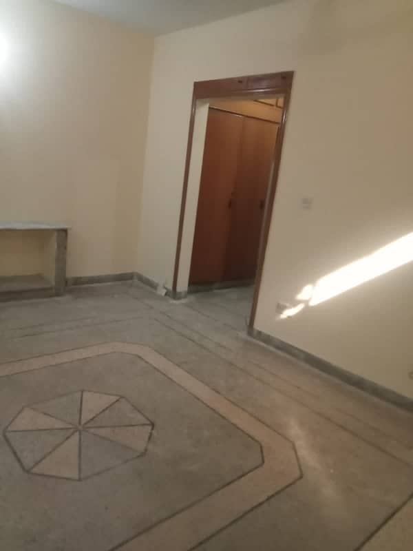 G-11 Real Pics 600 sq. yards basement s/gate on ibne sina road 12