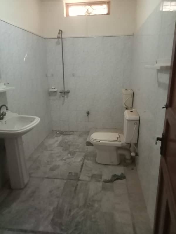 G-11 Real Pics 600 sq. yards basement s/gate on ibne sina road 13