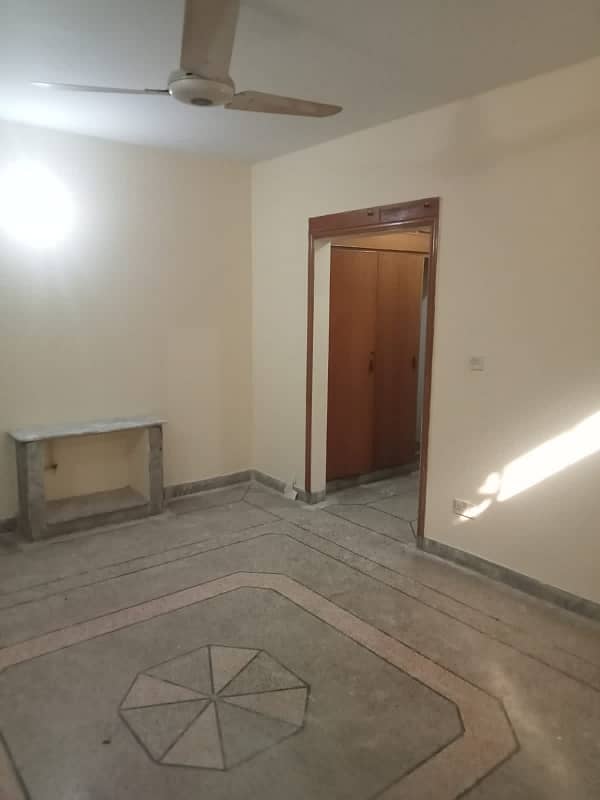 G-11 Real Pics 600 sq. yards basement s/gate on ibne sina road 15