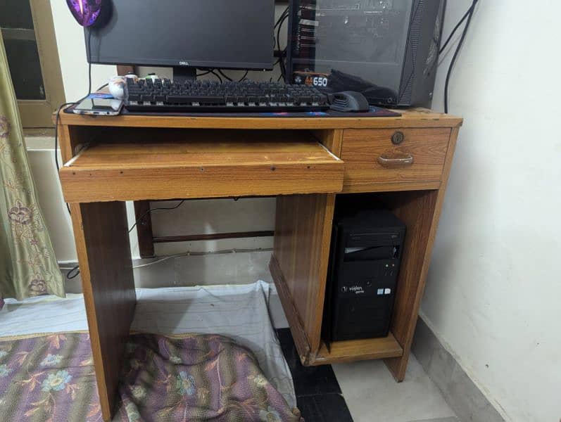 Computer table with 3 tier book rackes 2