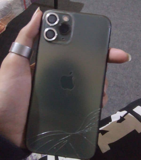 Iphone 11 pro Back glass cracked 3