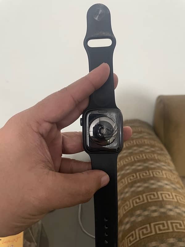 Apple Watch Series 5 44mm Aluminum 1