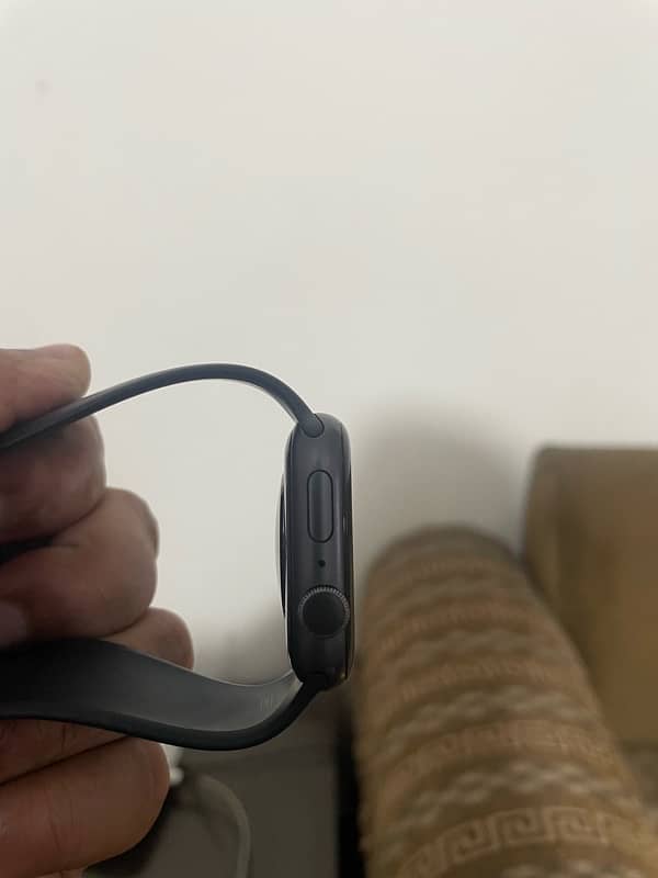 Apple Watch Series 5 44mm Aluminum 2