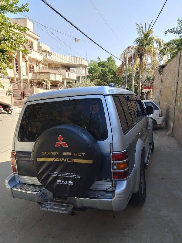 Mitsubishi Pajero 1992 11