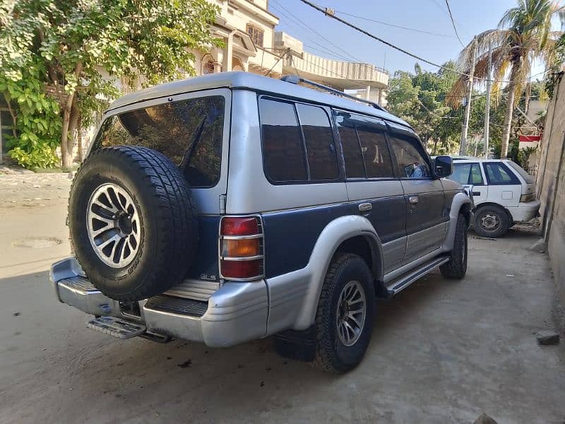 Mitsubishi Pajero 1992 14