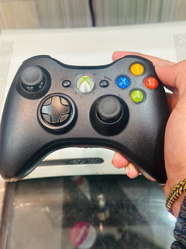 xbox 360 totally new condition with one wireless controller + 80 games 4