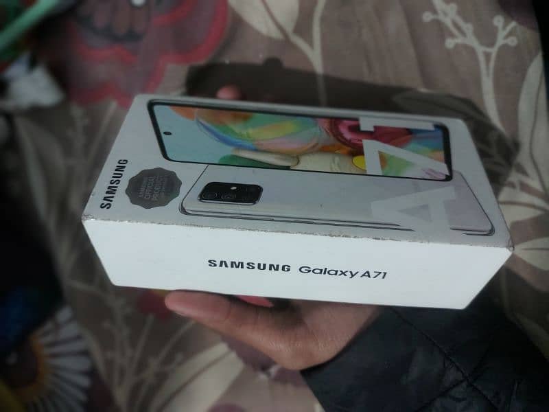 samsung a71 8,128 with box and charger [ exchange possible ] 4