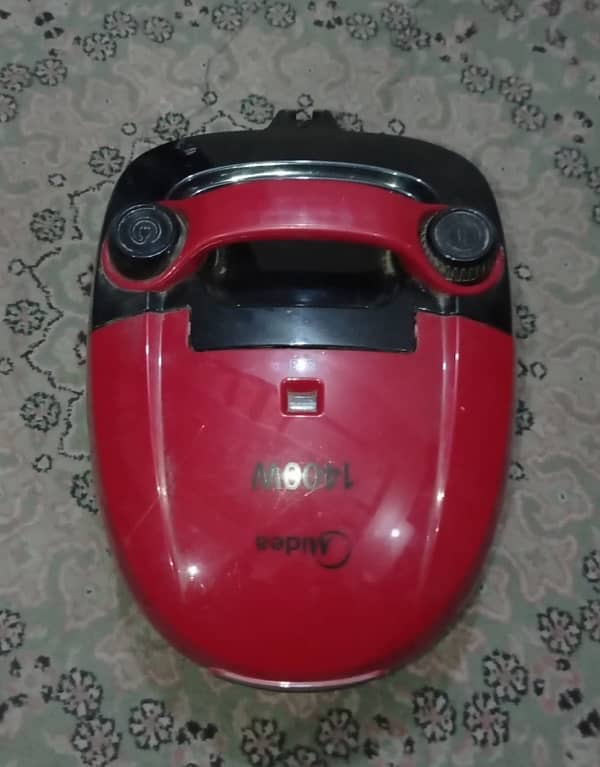 vacuum cleaner midea. 3