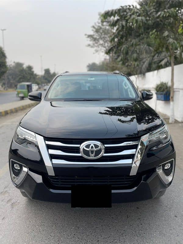 Toyota Fortuner V 2018 1