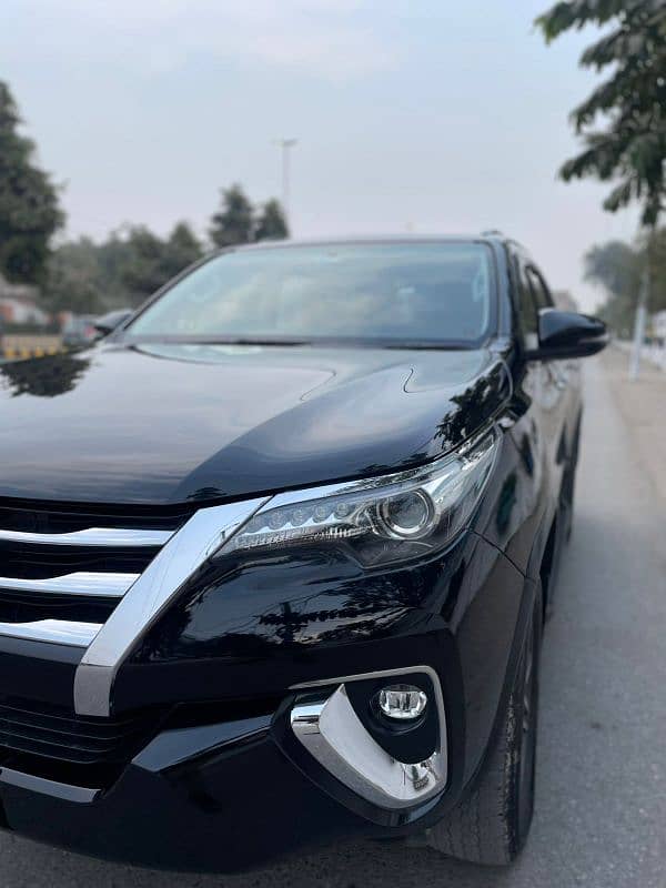 Toyota Fortuner V 2018 3