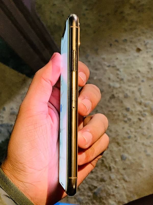 iPhone Xs 256 GB Official PTA Approved 4