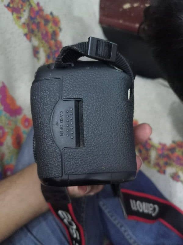 CANON 5D MARK III BODY WITH GRIP AND SIX BATTERIES 4