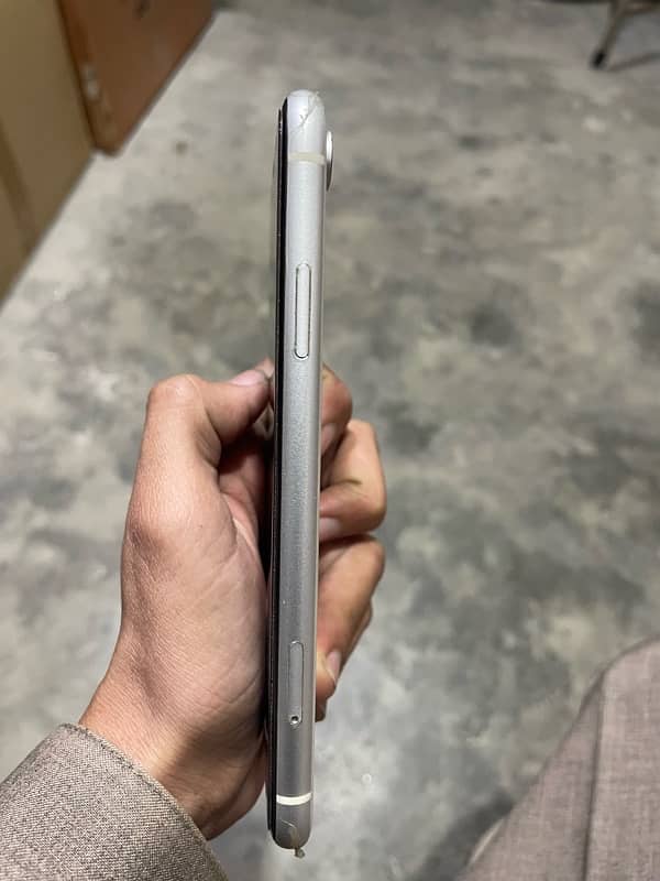 iPhone XR 0