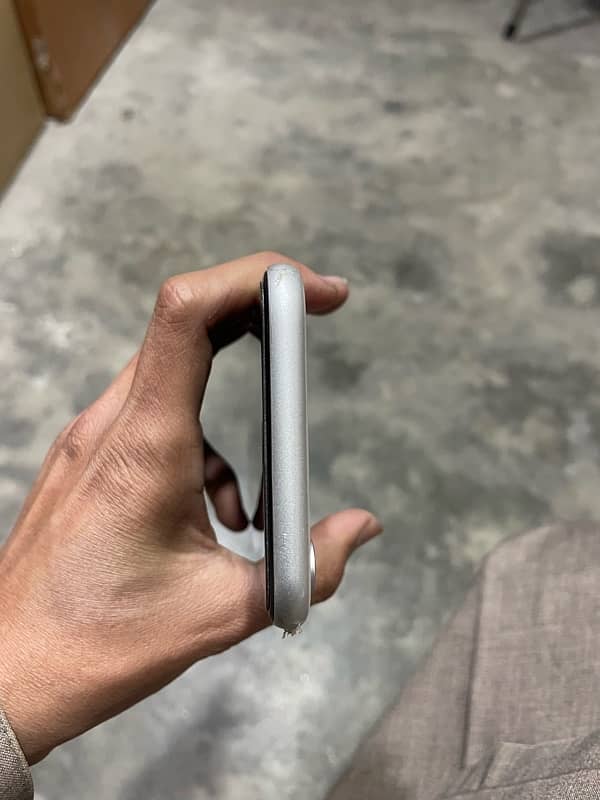 iPhone XR 3