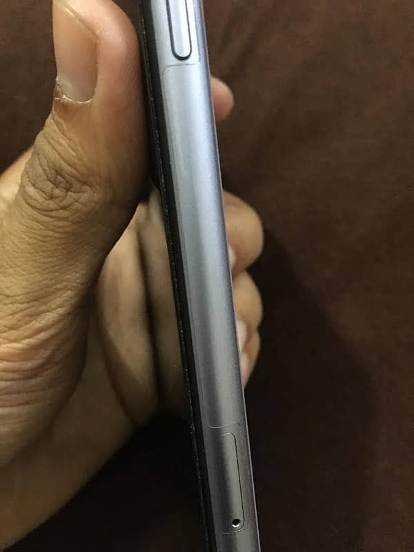 IPhone 11 (64GB) 4