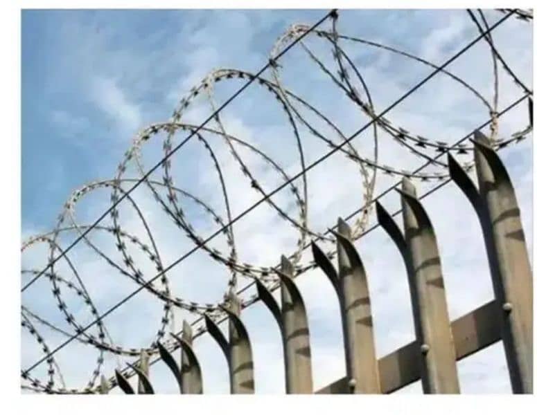 Razor Wire Barbed Wire Chain Link Fence Pole Jali Welded mesh 1