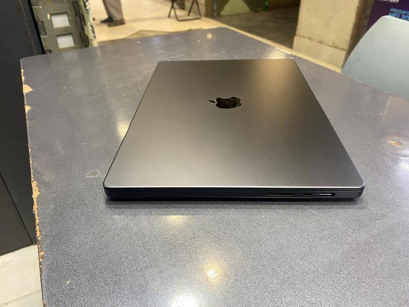 Macbook pro m3 pro non active book and good condition 4