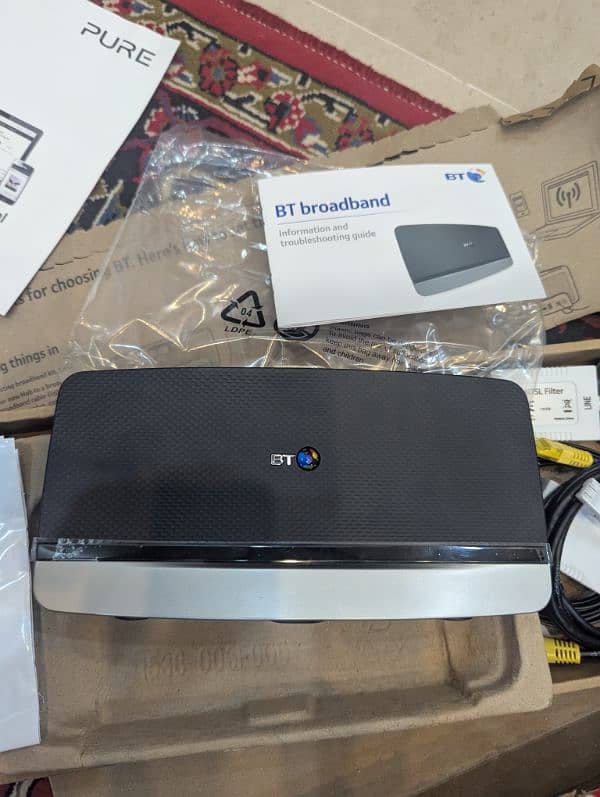 BT home hub 4 broadband WiFi router 1