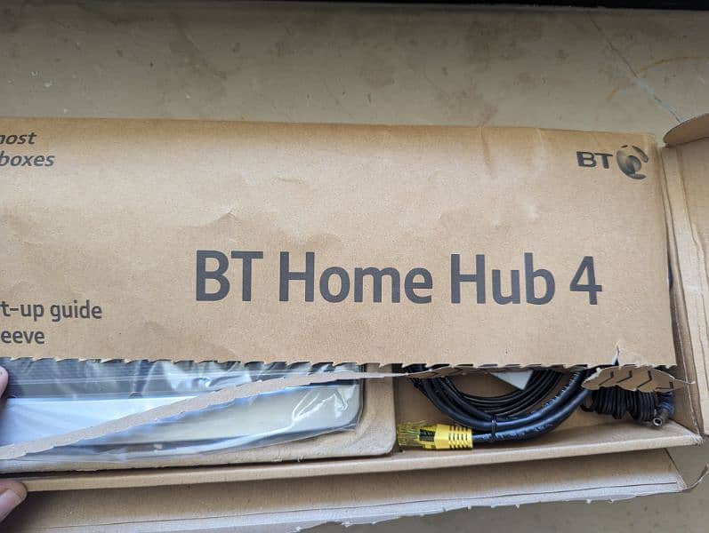 BT home hub 4 broadband WiFi router 2