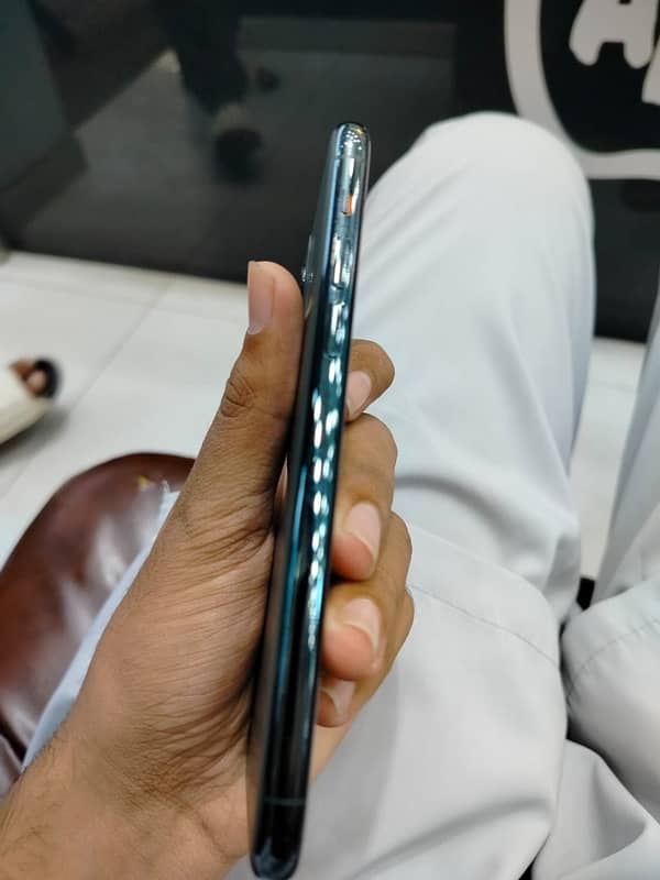 iPhone 11 Pro Factory Unlock LLA model 64 gb 0