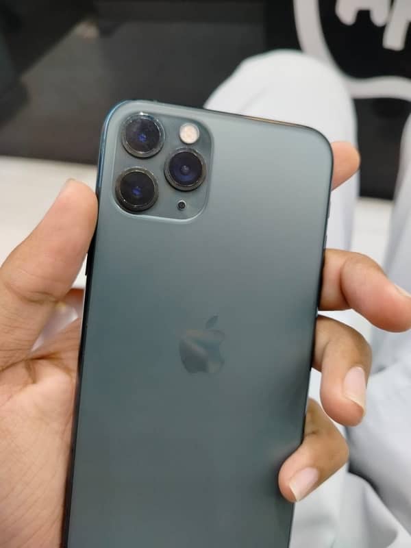 iPhone 11 Pro Factory Unlock LLA model 64 gb 1