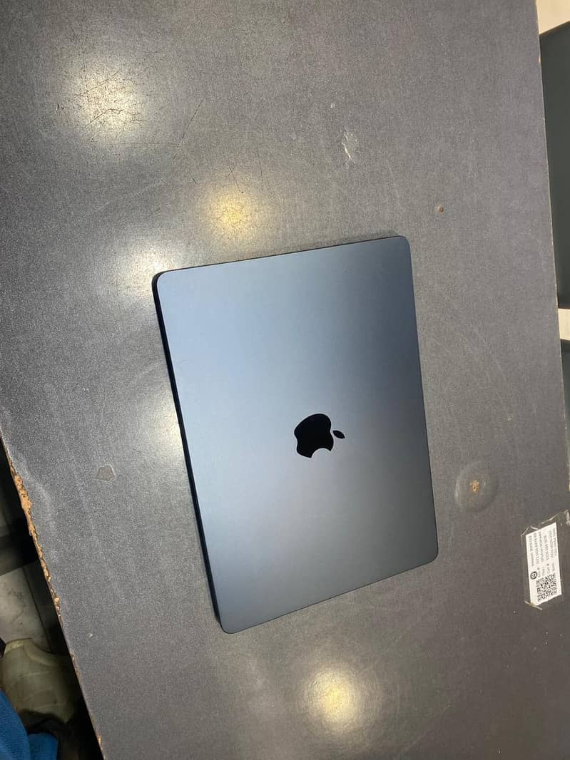 Macbook Air m2 Air 10 months warranty available like a good condition 0