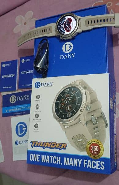 Dany Thunder White + Free Straps 1