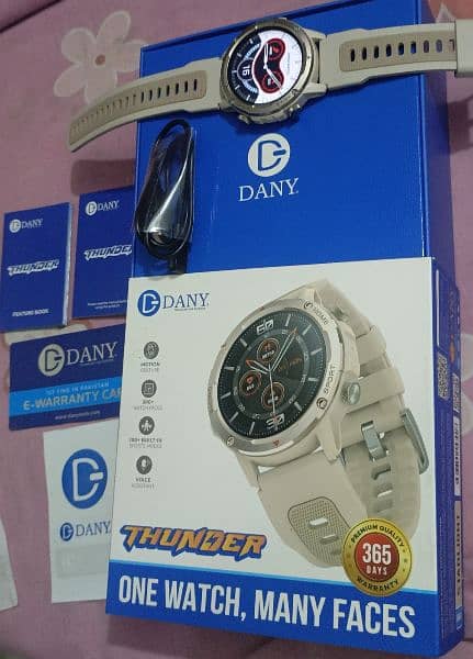 Dany Thunder White + Free Straps 2