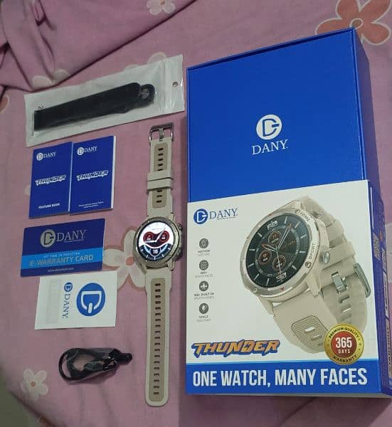 Dany Thunder White + Free Straps 5