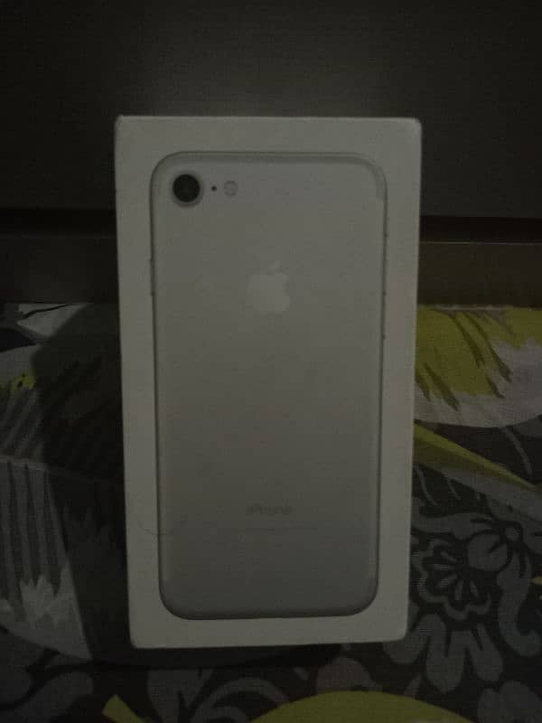 Apple iPhone 7 (PTA Approved 32gb) 4