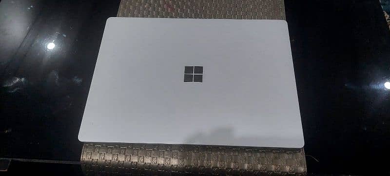 Microsoft surface laptop 2 with windows 11 pro 0