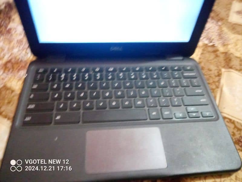 Dell ki Chrome book white charger 1